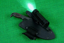 "Kairos" professional counterterrorism tactical knife, HULA aiming illustration with flashlight on LOW power setting